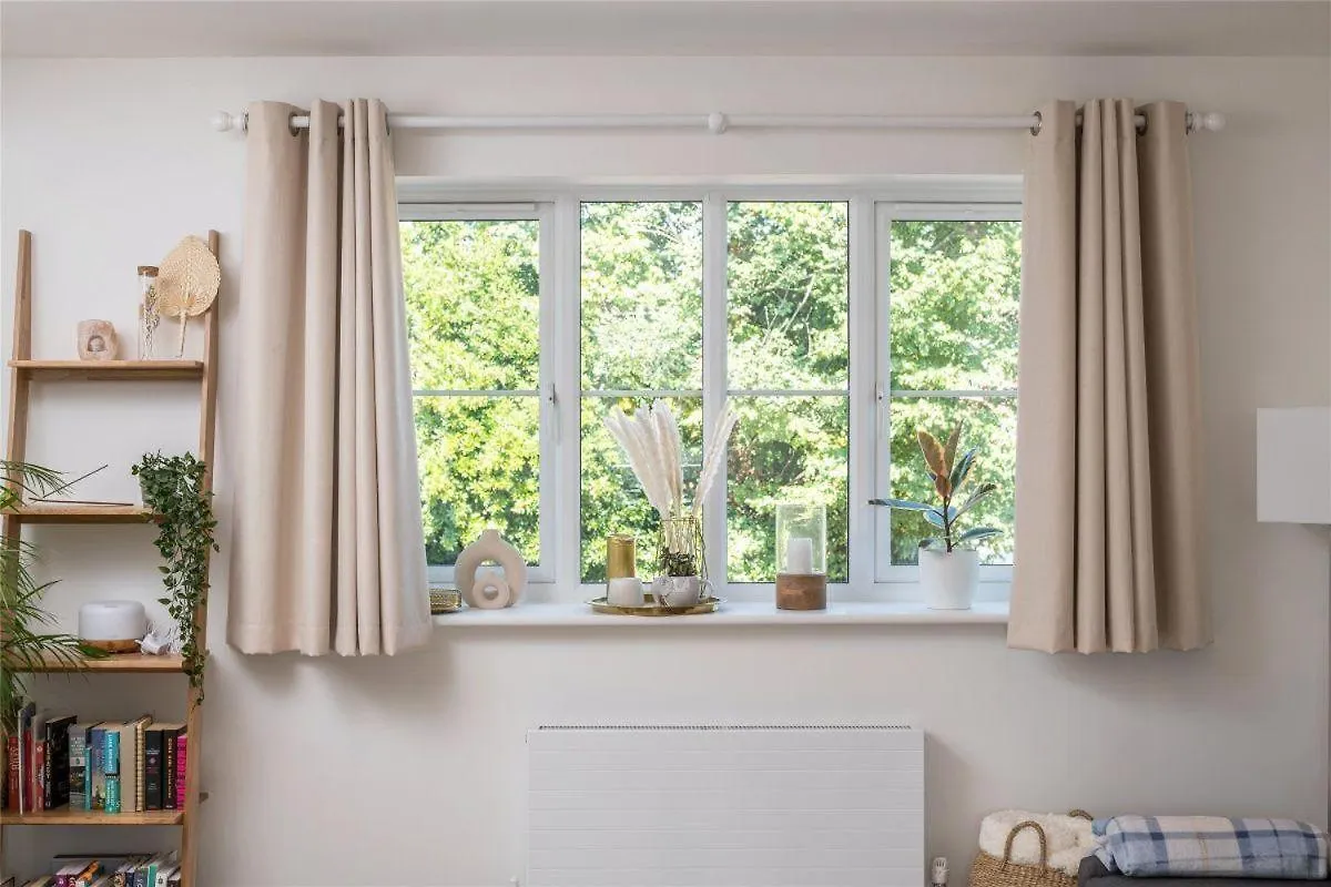 2 Bedroom 2 Bathrooms Parking Electric Charger Juliet Balcony Close To Reigate Station Centre - 2230